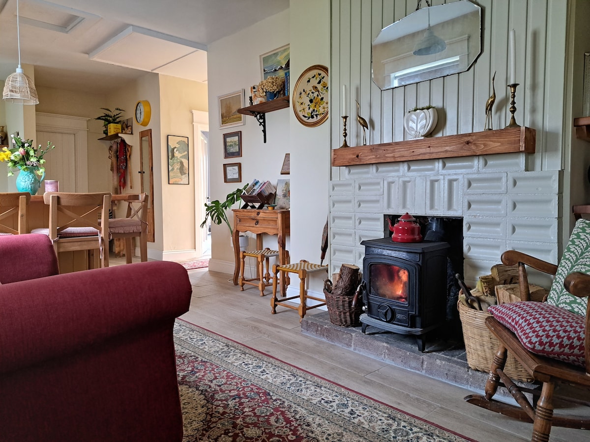 Charming Coastal Cottage in Ballymacoda