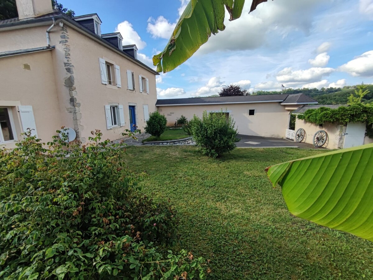 Charmante maison avec piscine face aux Pyrénées