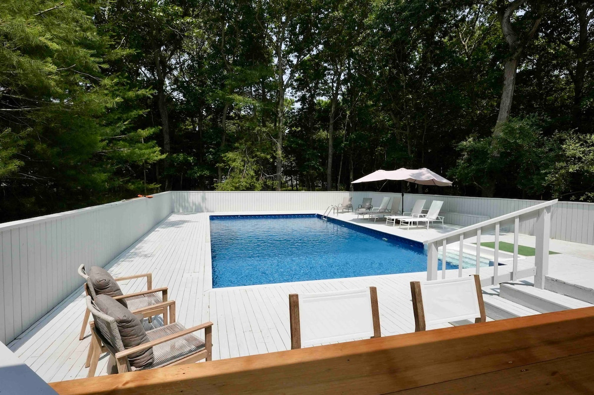 East Hampton Oasis - Pool and Hot Tub