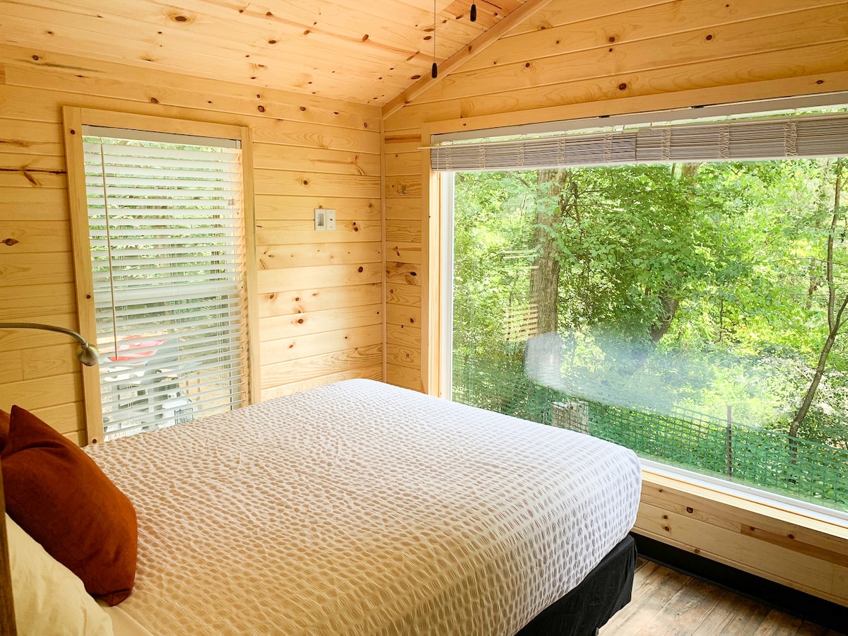 Creek View Cabin at Coshocton KOA