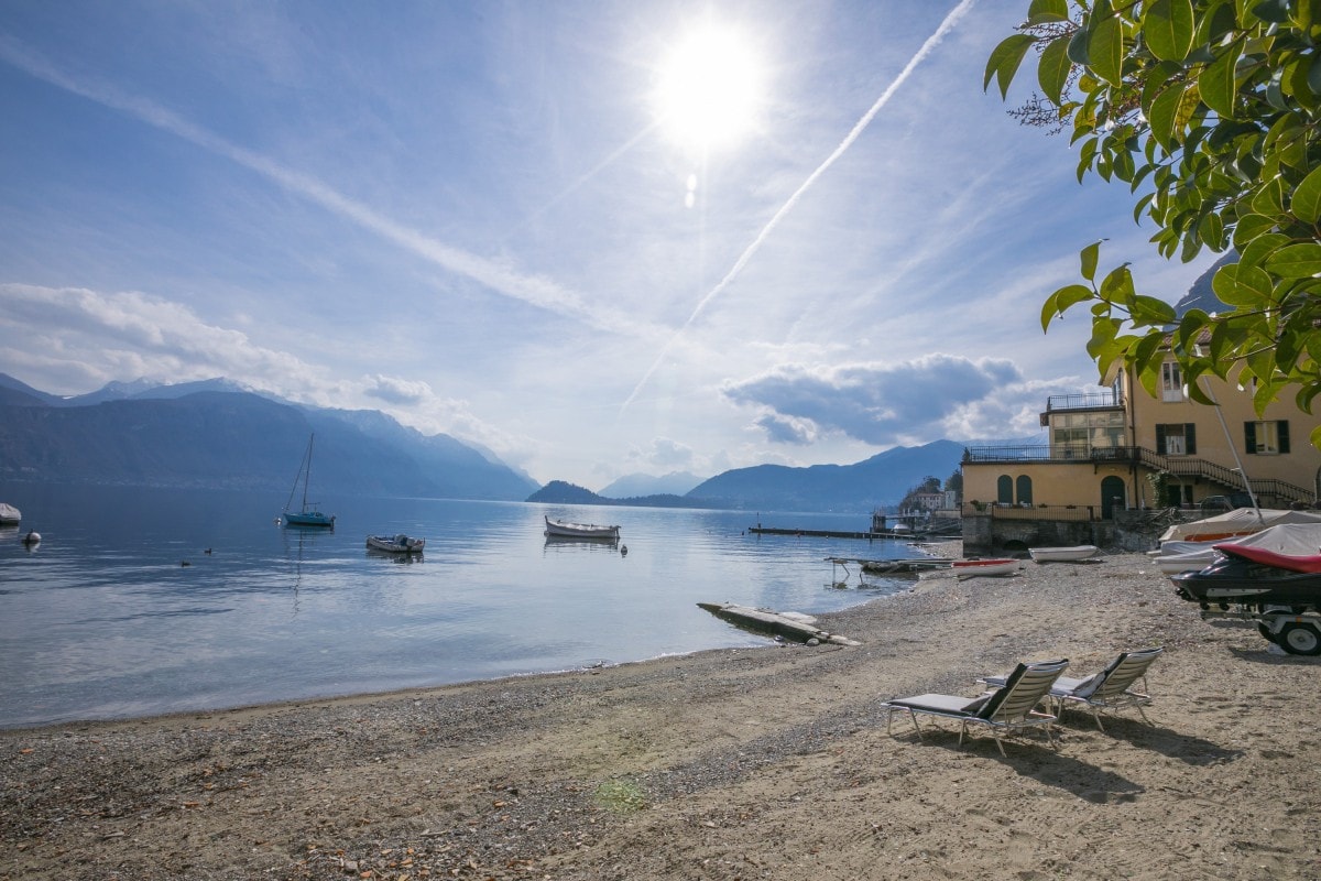 Flat with private beach centre Menaggio!