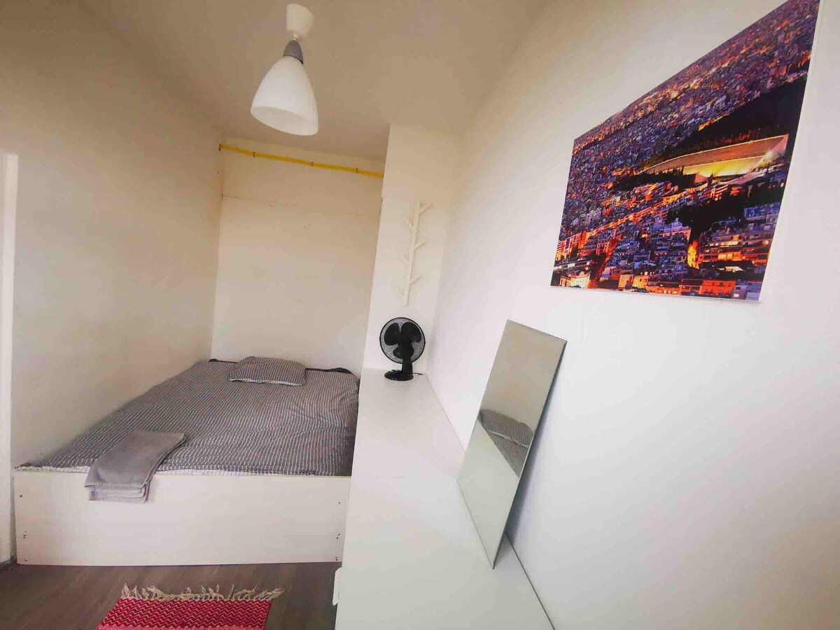 III 1 room 5 minutes from Central station & centre