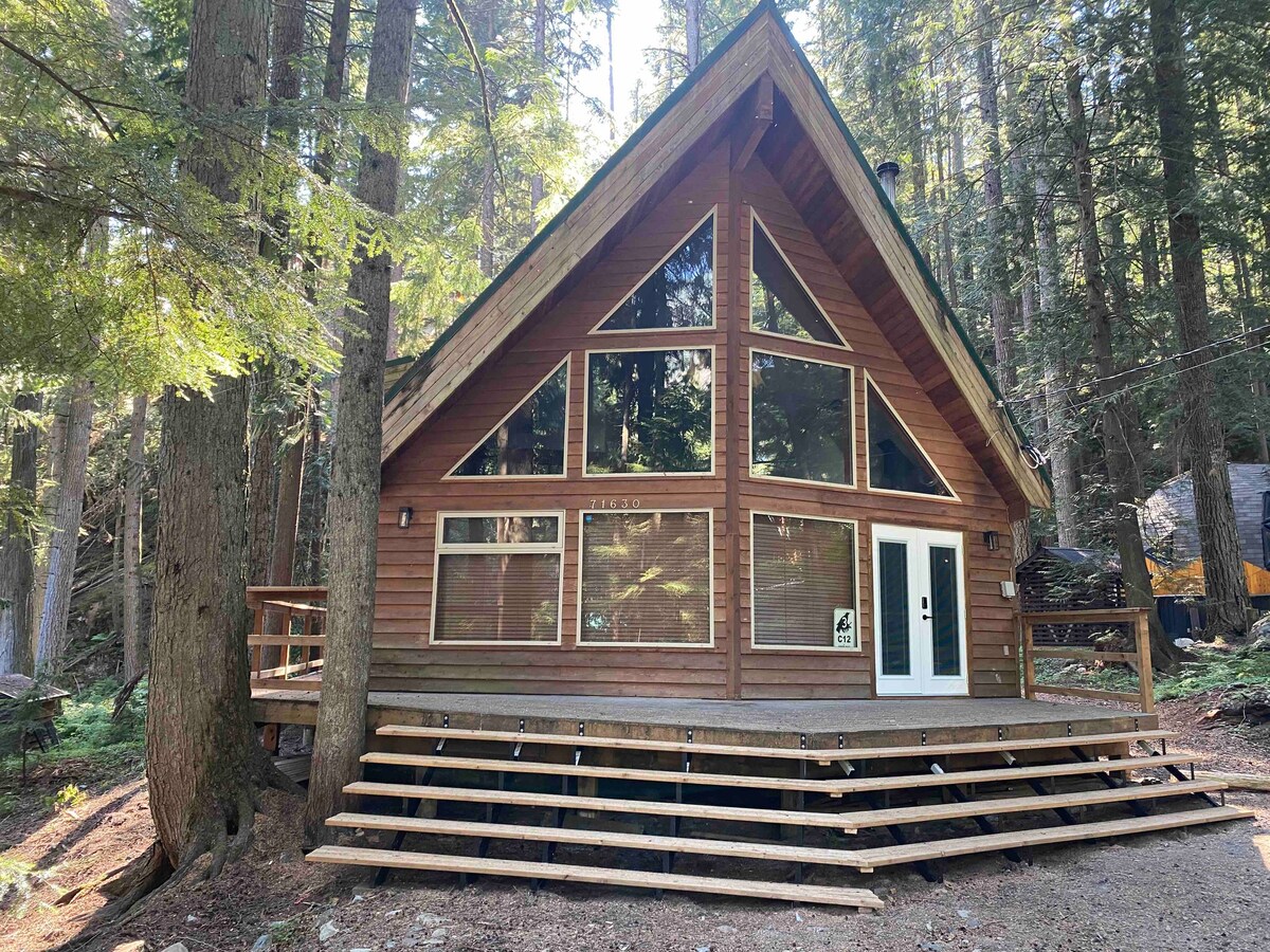 Peaceful Family Cabin, Close to Trails