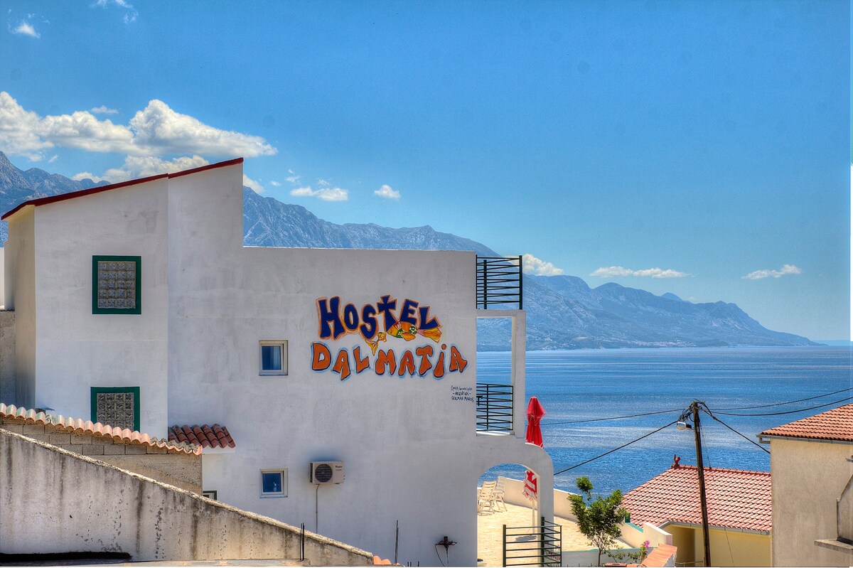 @ HostelDalmatia 2 -带海景的宽敞独立房间