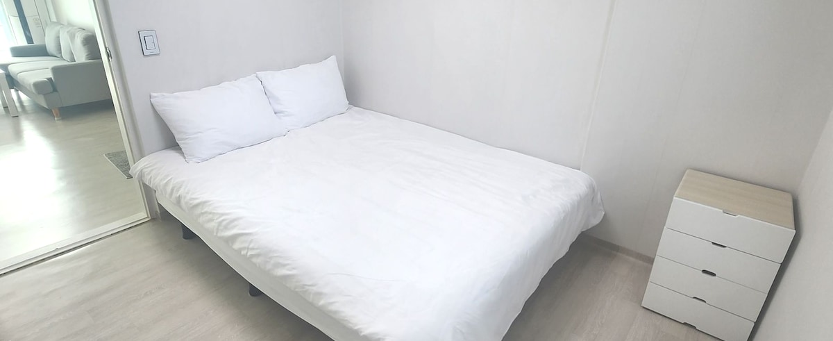 舒适、干净、宽敞。有两张标准双人床，您可以舒适入睡，不收取清洁费。