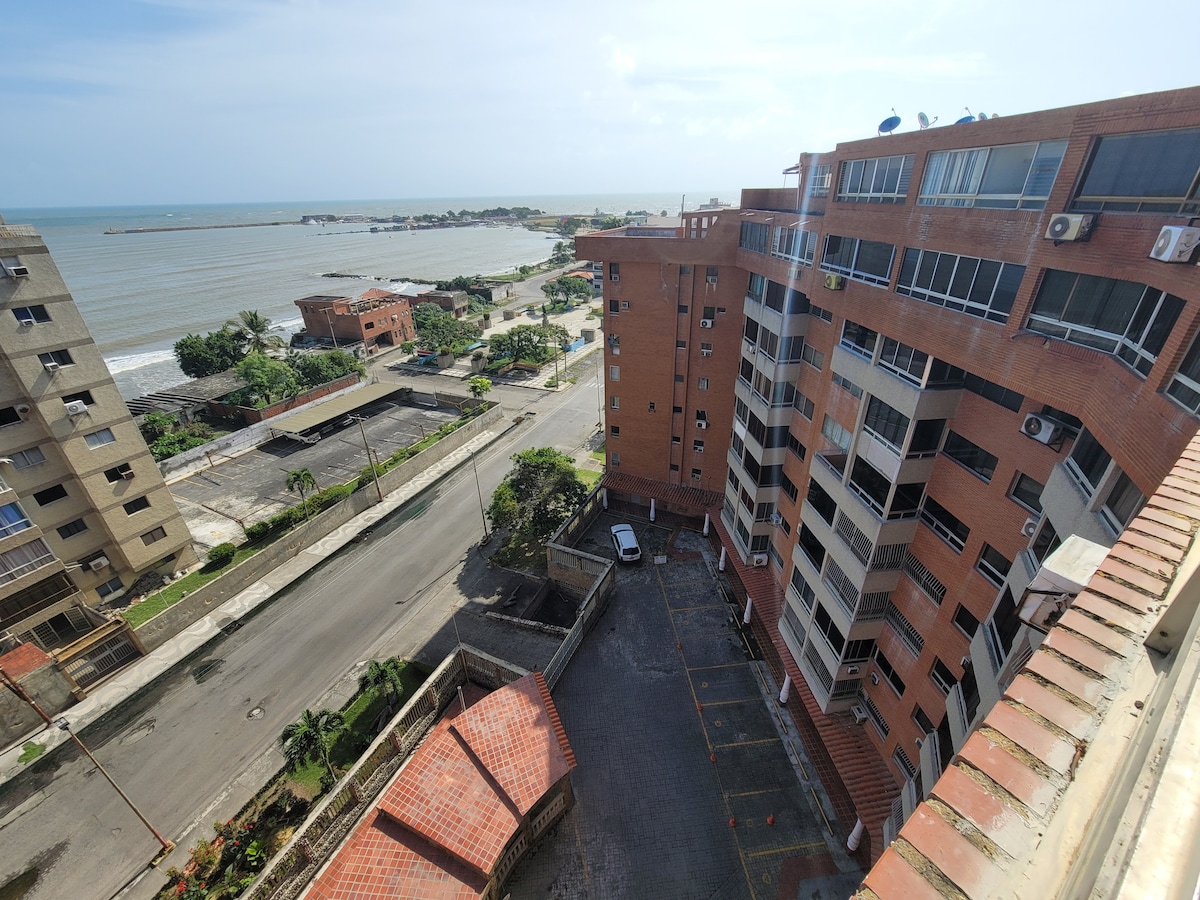 Hermoso apto, en pleno centro de Higuerote.