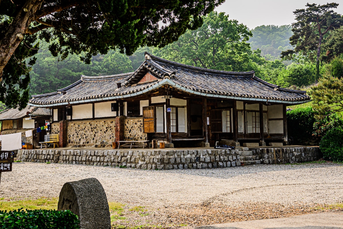 Baekmi EungSeoJae (Hanok Guest House)