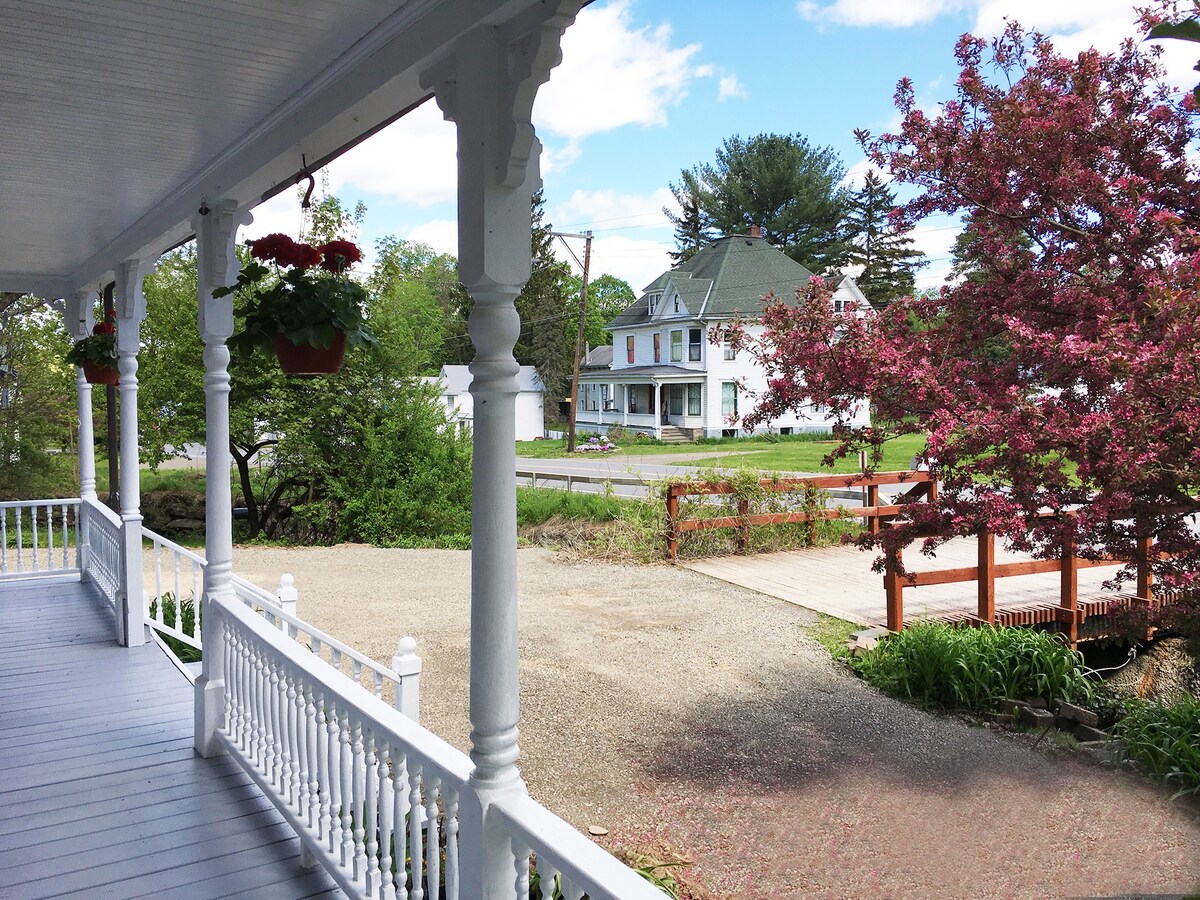 Catskill Mountain Farmhouse with Babbling Brook