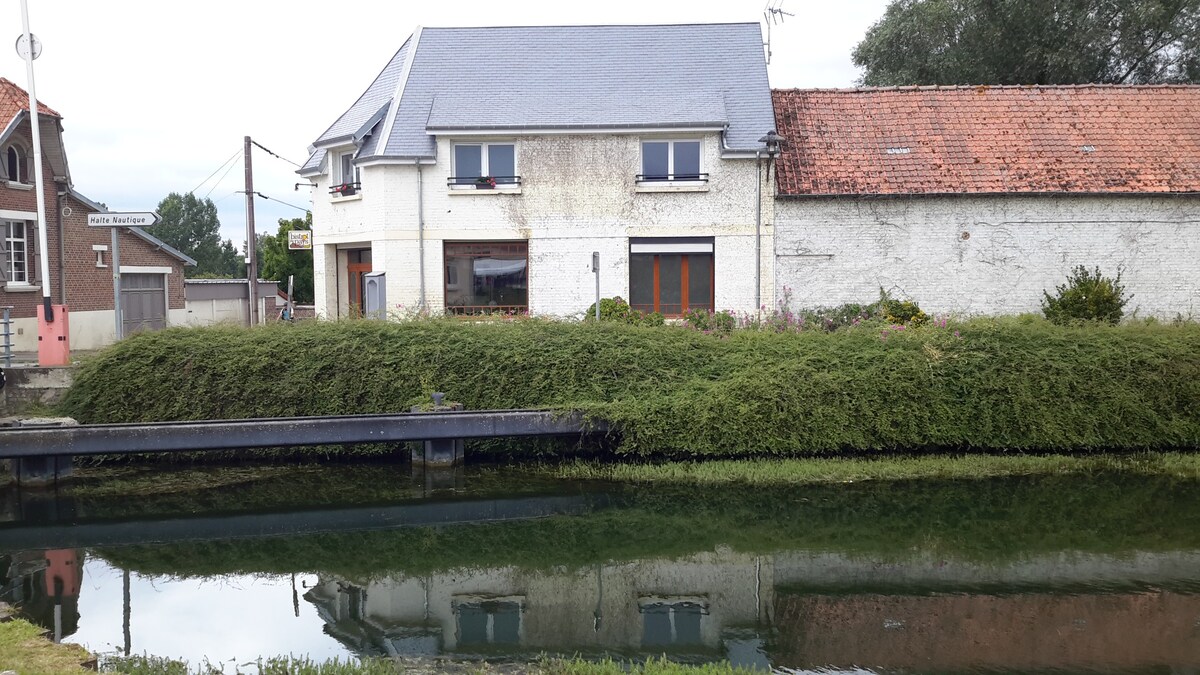 索姆运河（ Canal de la Somme ）畔客房