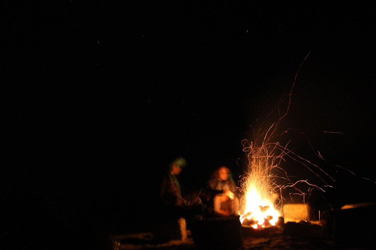 星空下的Nomad Berber Camp