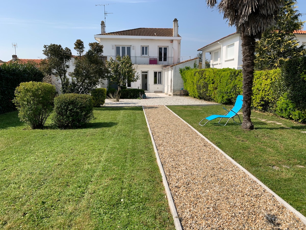 Maison spacieuse, calme,  à 15 minutes des plages