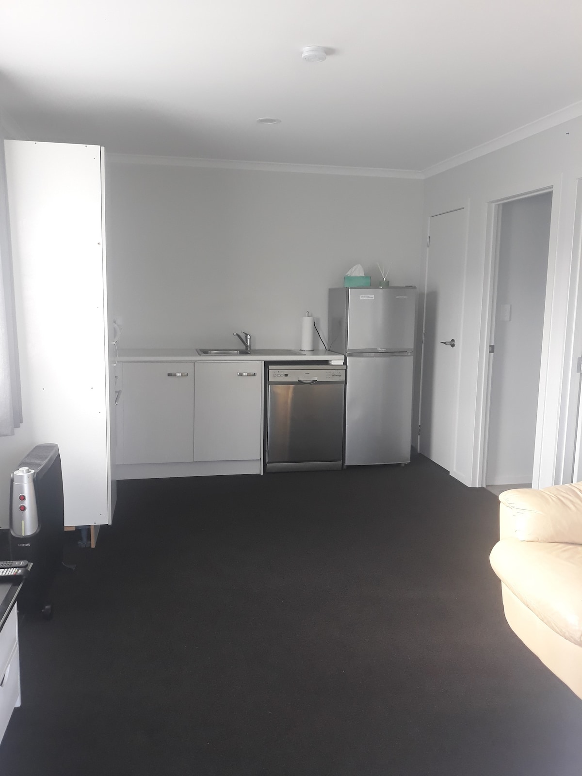 Your OWN space, close to motorway & Te Rapa