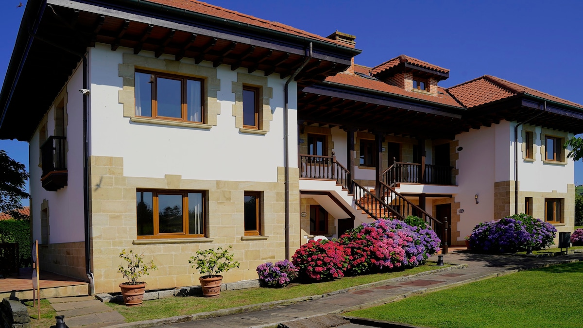 Apartamentos Ciudad de Petra en Santillana del Mar