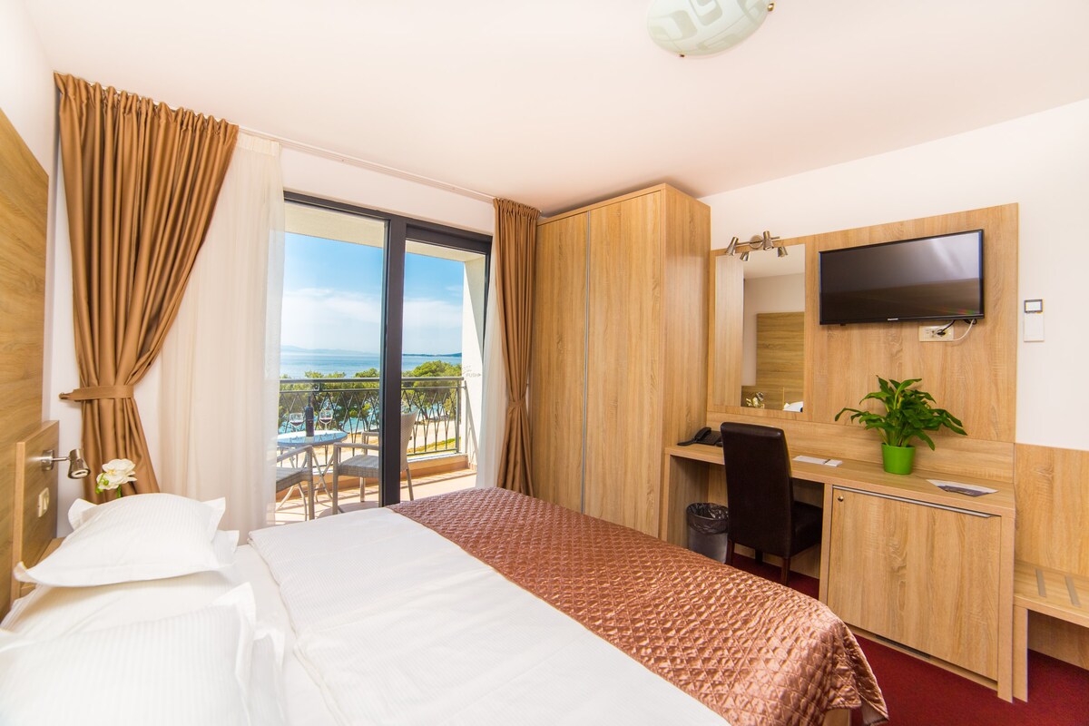 DBL Room with Balcony and Sea View@Hotel Antonija