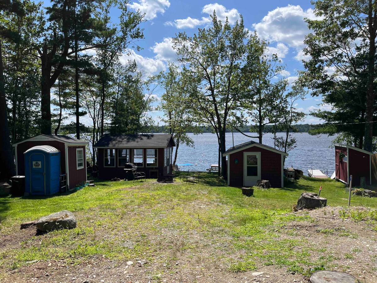 Quaint Lakeside Camp on Davis Pond
