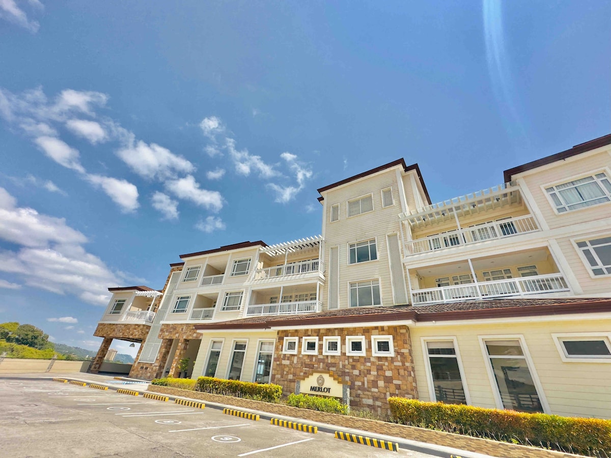 Twin Lakes Tagaytay Merlot L1-K | Stylish Space