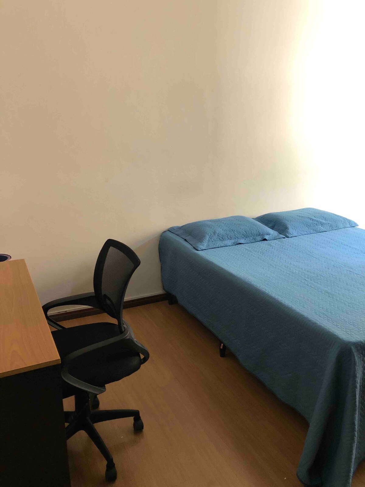 Quarto em Apartamento no Centro