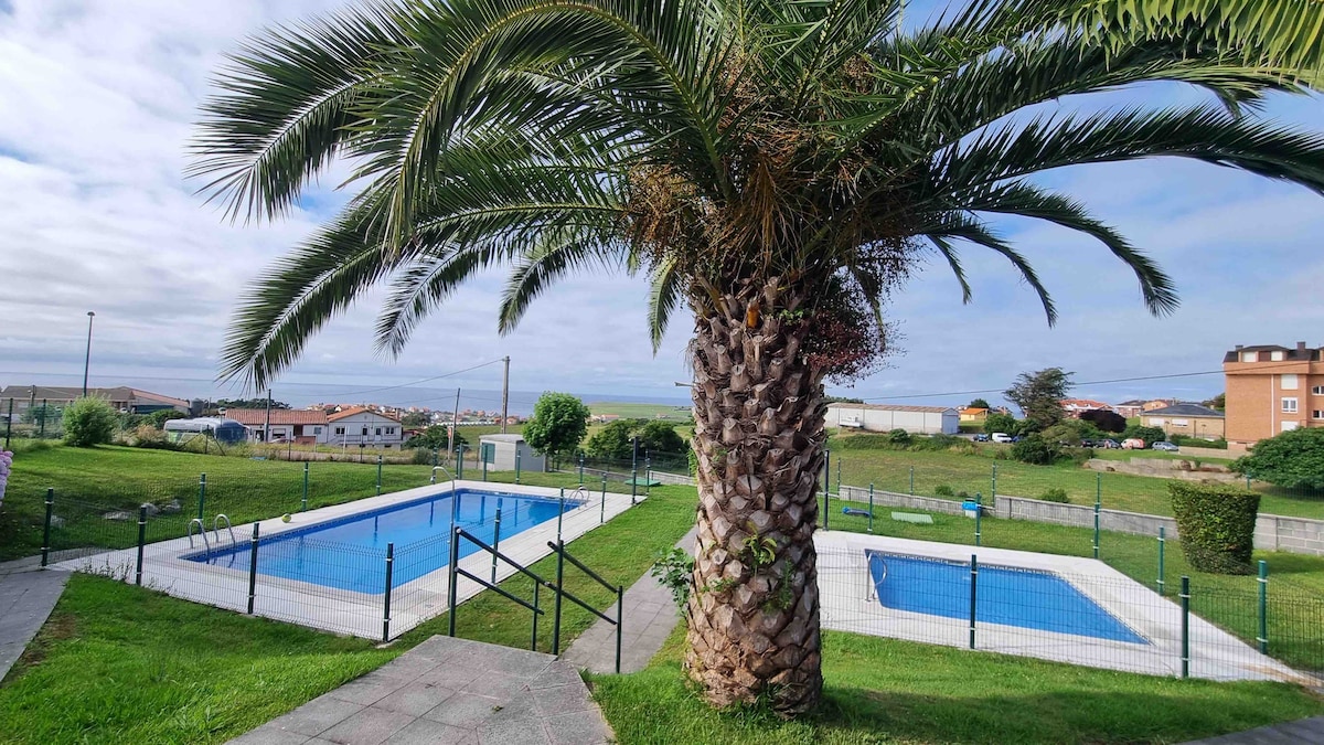 Vistas al mar y a Picos de Europa, con Piscina.