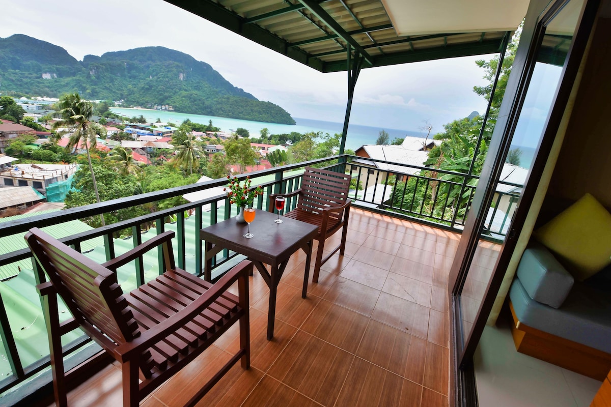 皮岛（ Phi Phi ）观景点上的美丽双层住宅