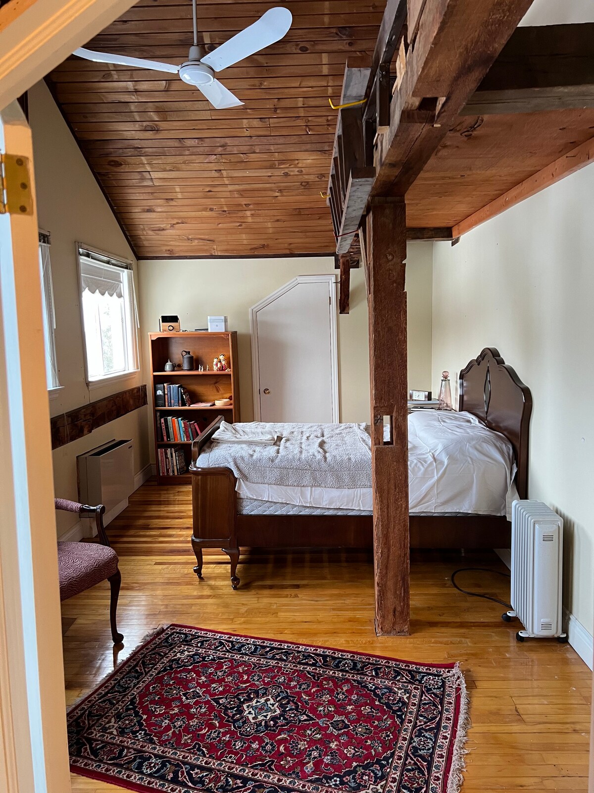 Sunny Double Bedroom Suite in Historic Old Mill