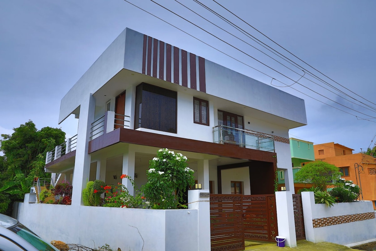 Nairuthy Home - No unmarried couples please