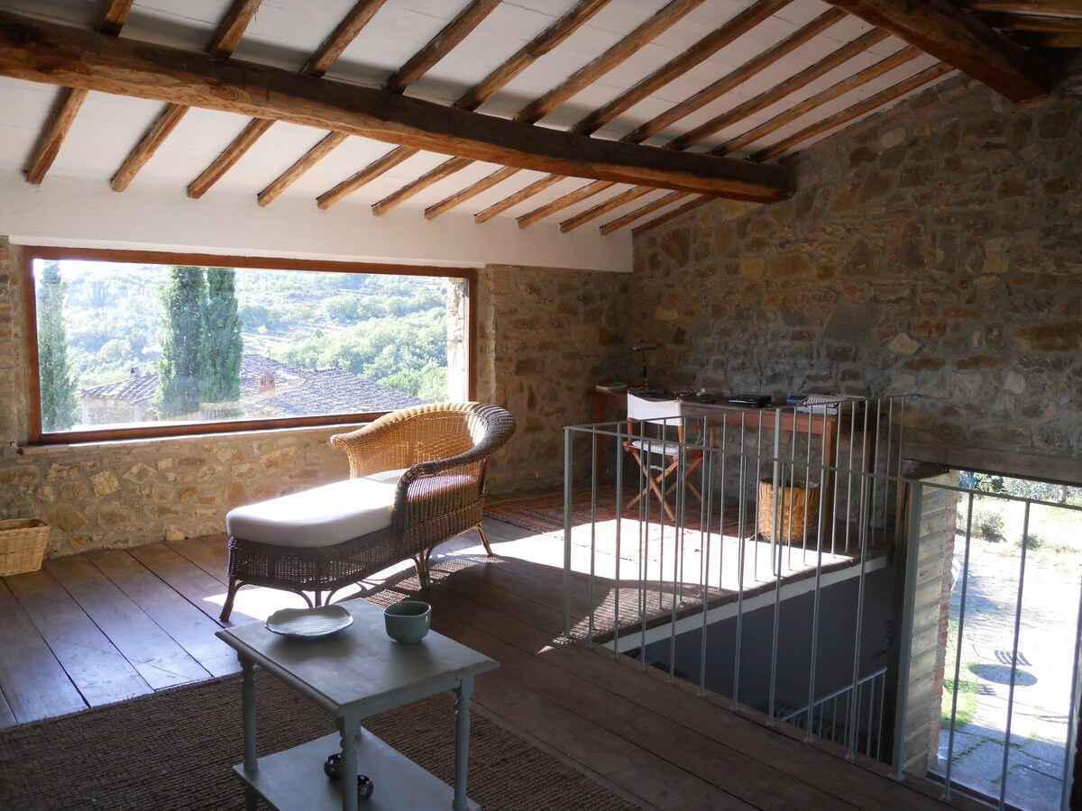 Romantic studio loft in the heart of Chianti