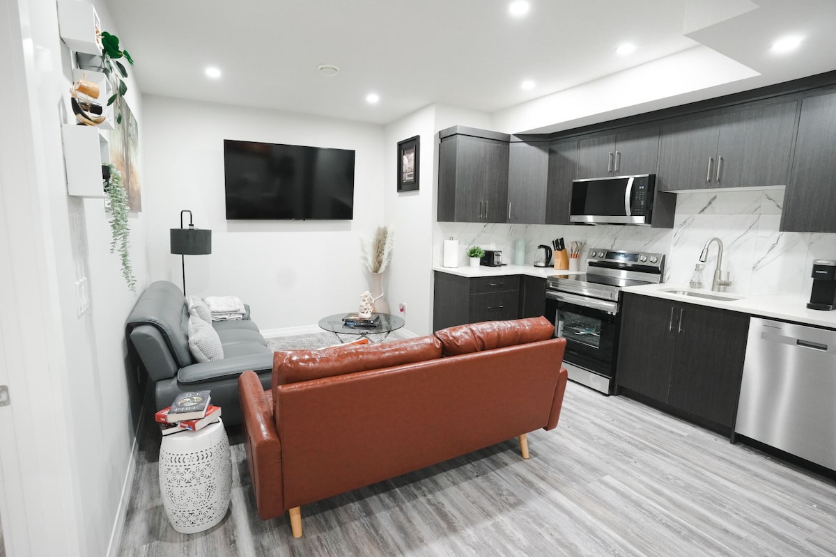 Luxurious & modern 2Bdr basement suite