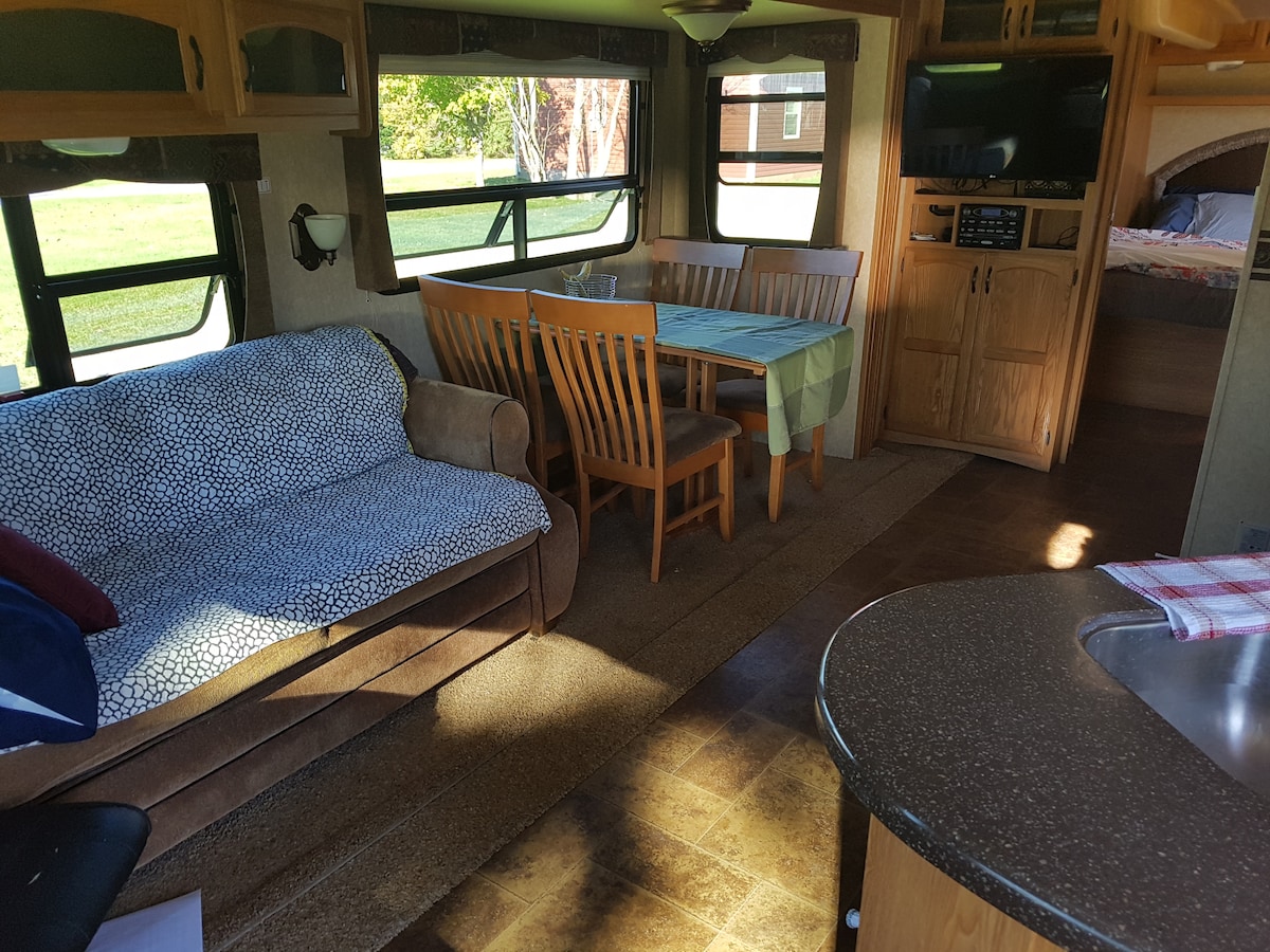 The Denali - Cozy/Private near Stores&Restaurants