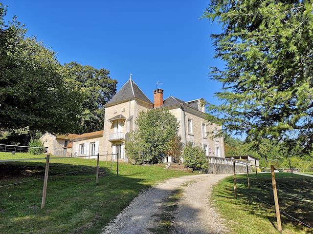 Château-l'Évêque的民宿