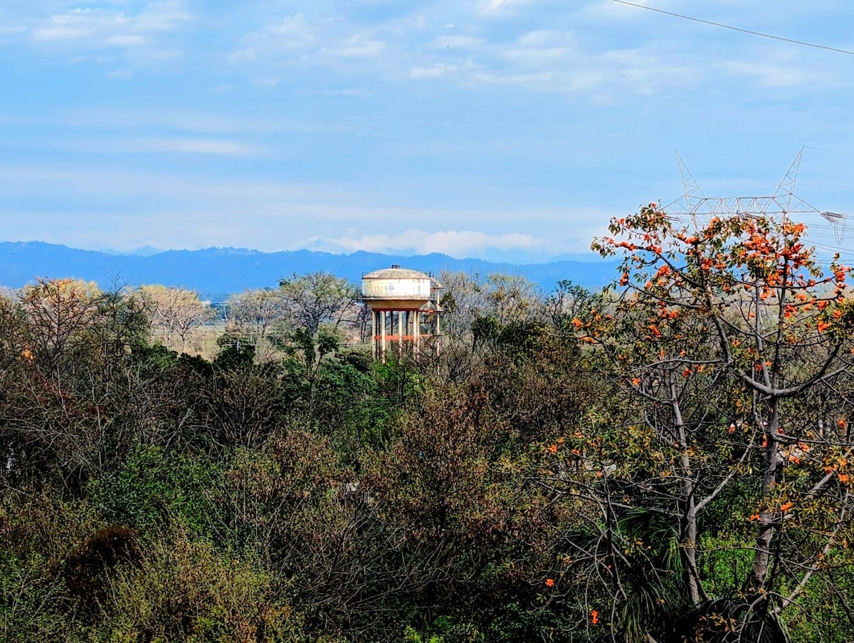 Apartment Overlooking Mountains