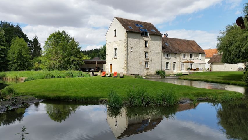 Aulnay-la-Rivière的民宿