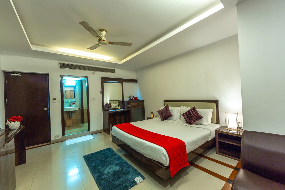 Deluxe Double room at M G Road Cochin