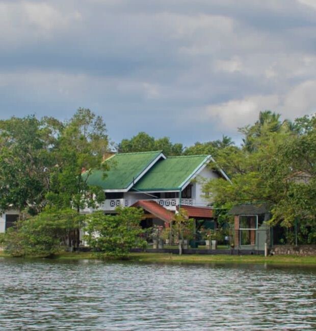 休闲别墅，湖边有4间卧室。