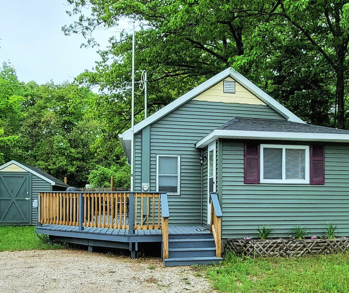 Mackinaw City/Dark Sky Cottage and Paradise Lake