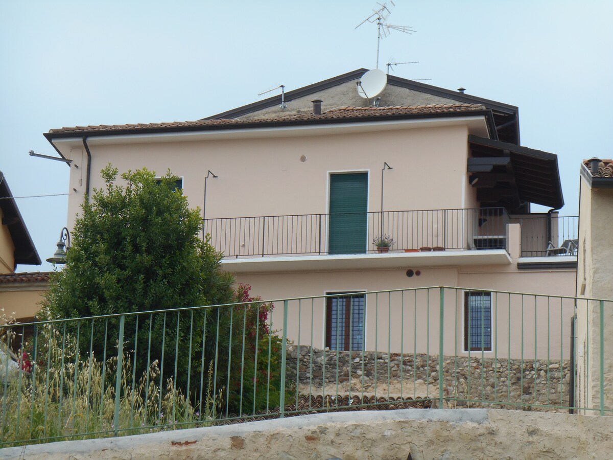 Moniga del Garda湖景民宅