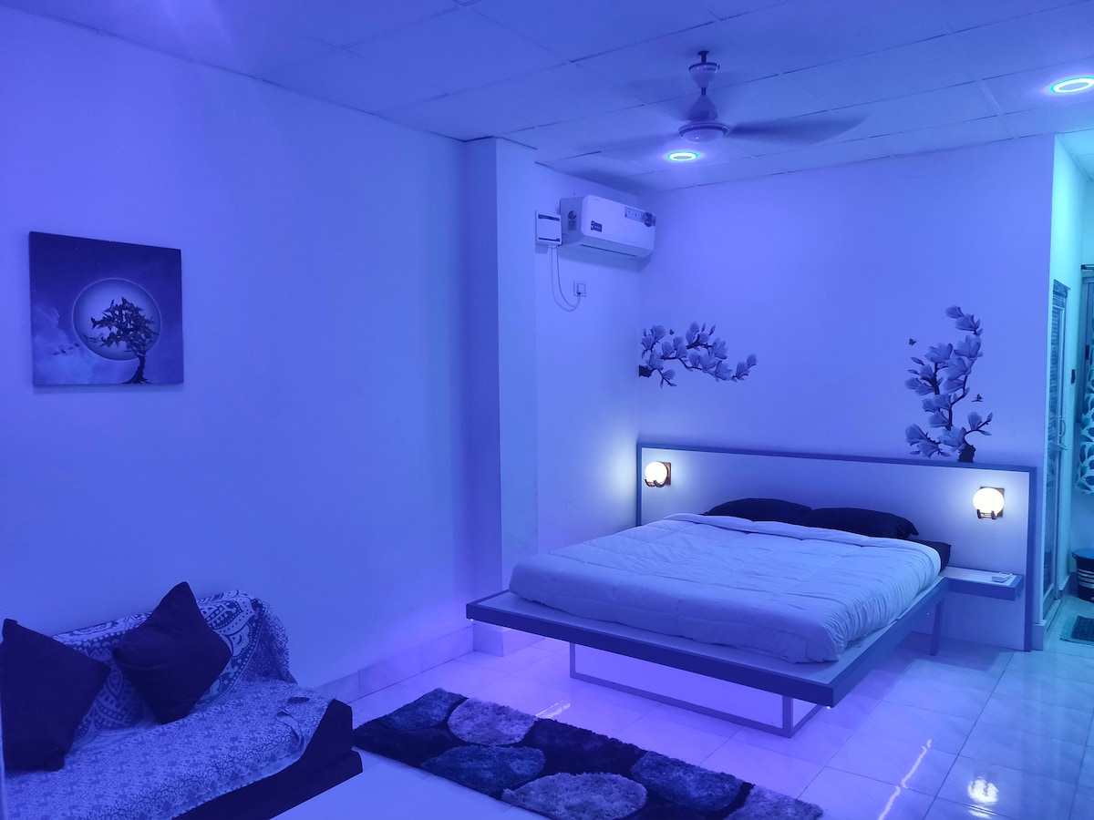 Blue Moon Insta-Styled Luxury Bedroom (Workcation)