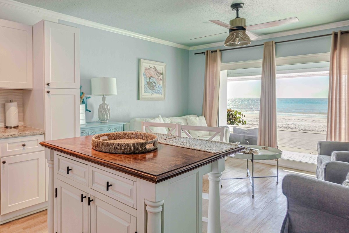 Gulf Dreams #6 On the private beach! Full Kitchen!