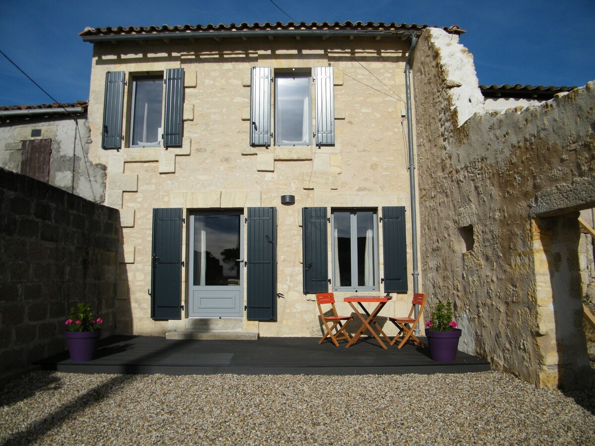 圣埃米利翁葡萄园小屋（ Vineyard Gites Nr Saint Emilion ）