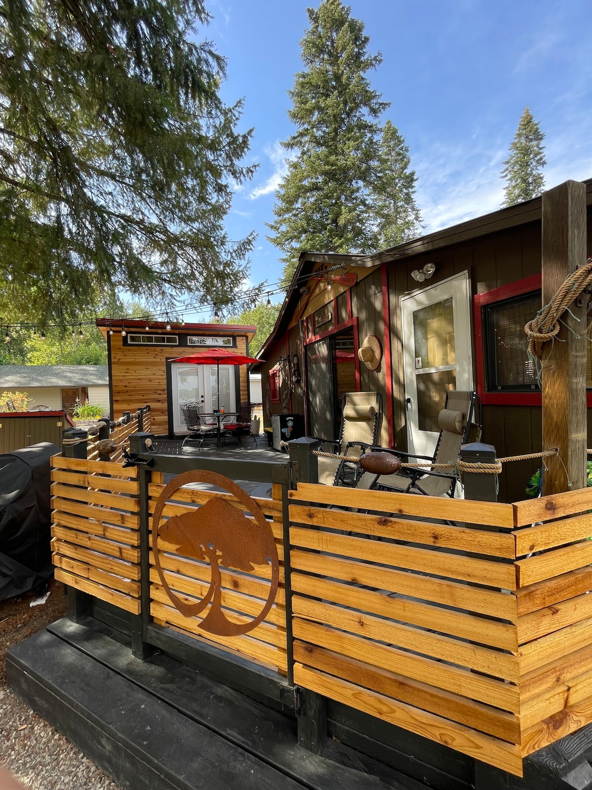 Adorable 1939 Lake Cabin w/ fireplace & Bunkhouse