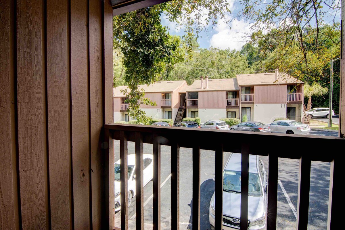 Entire 1/1 condo close to UF Super Host; NW Gnv