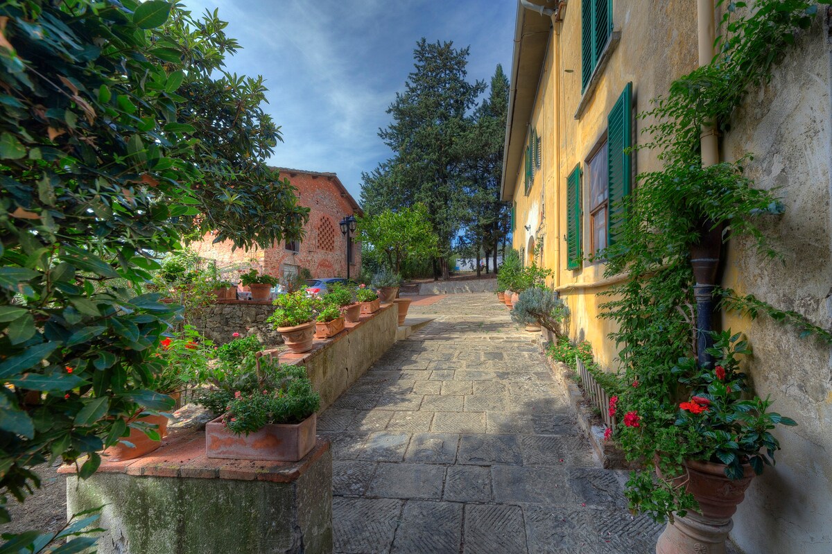 佛罗伦萨山上的乡村别墅"Il Sabatino"。