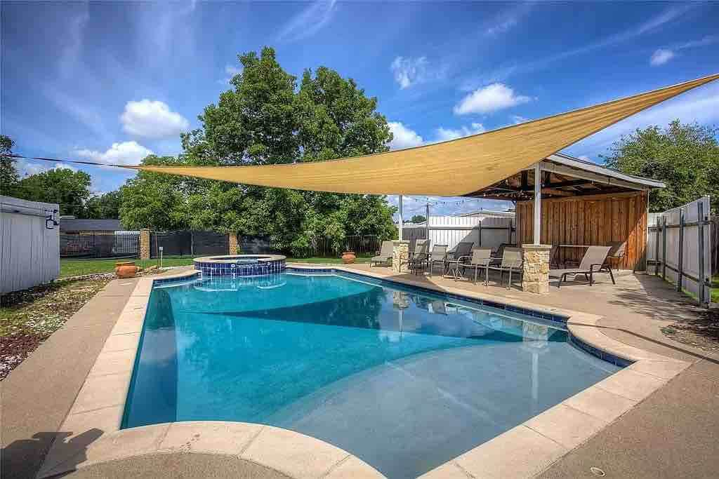 Private Heated Pool & Hot Tub! Newly Remodeled!