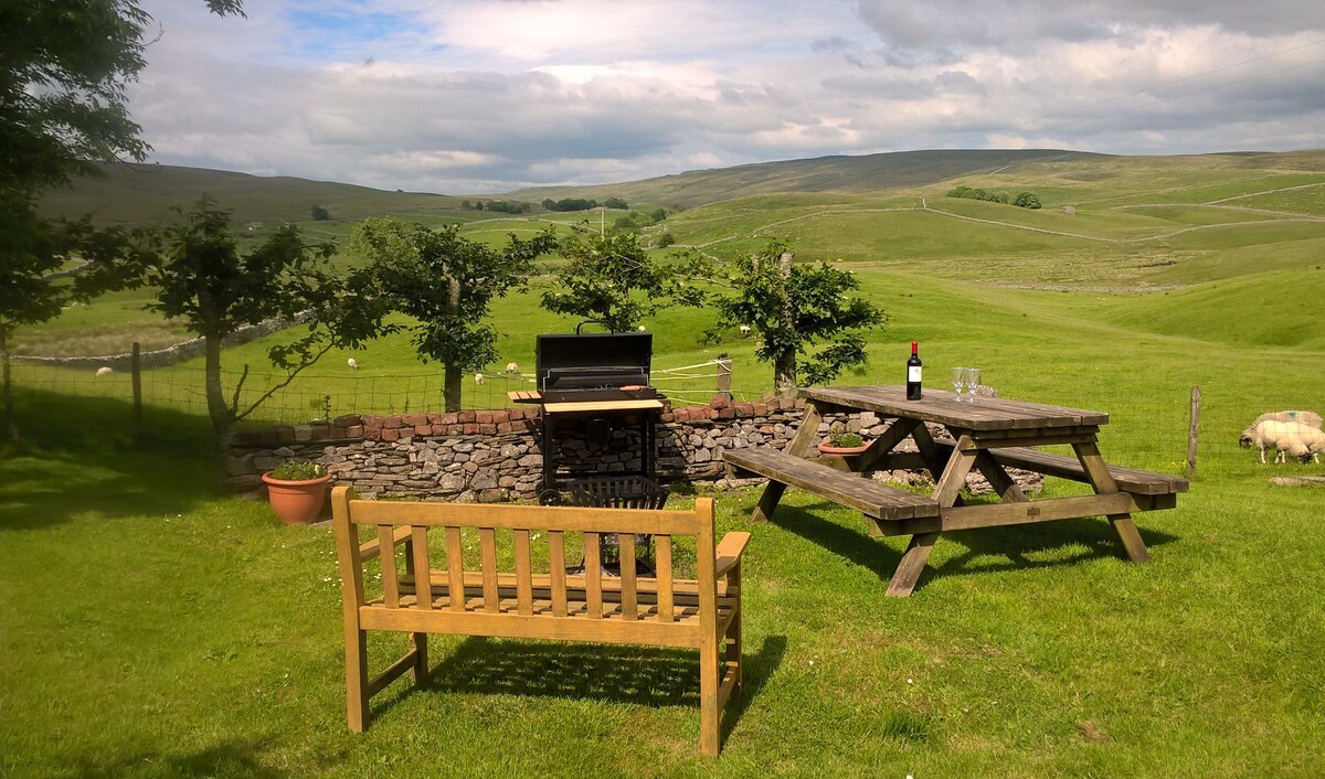 Character barn on the Yorkshire Three Peaks route