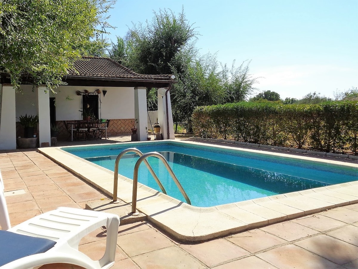 Delightful villa+ pool, 20mins Seville, 10 airport