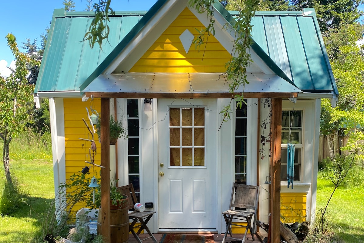 Award Winning Adorable Tiny House Dry Cabin