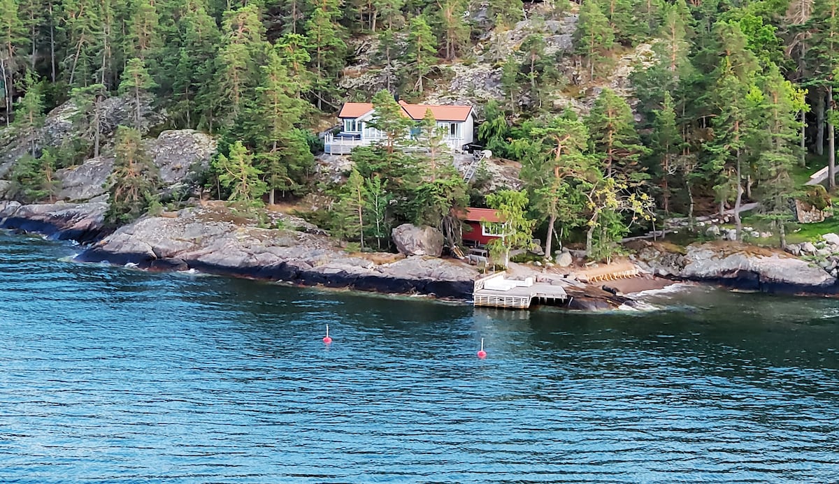斯德哥尔摩群岛私人海滩和按摩浴缸