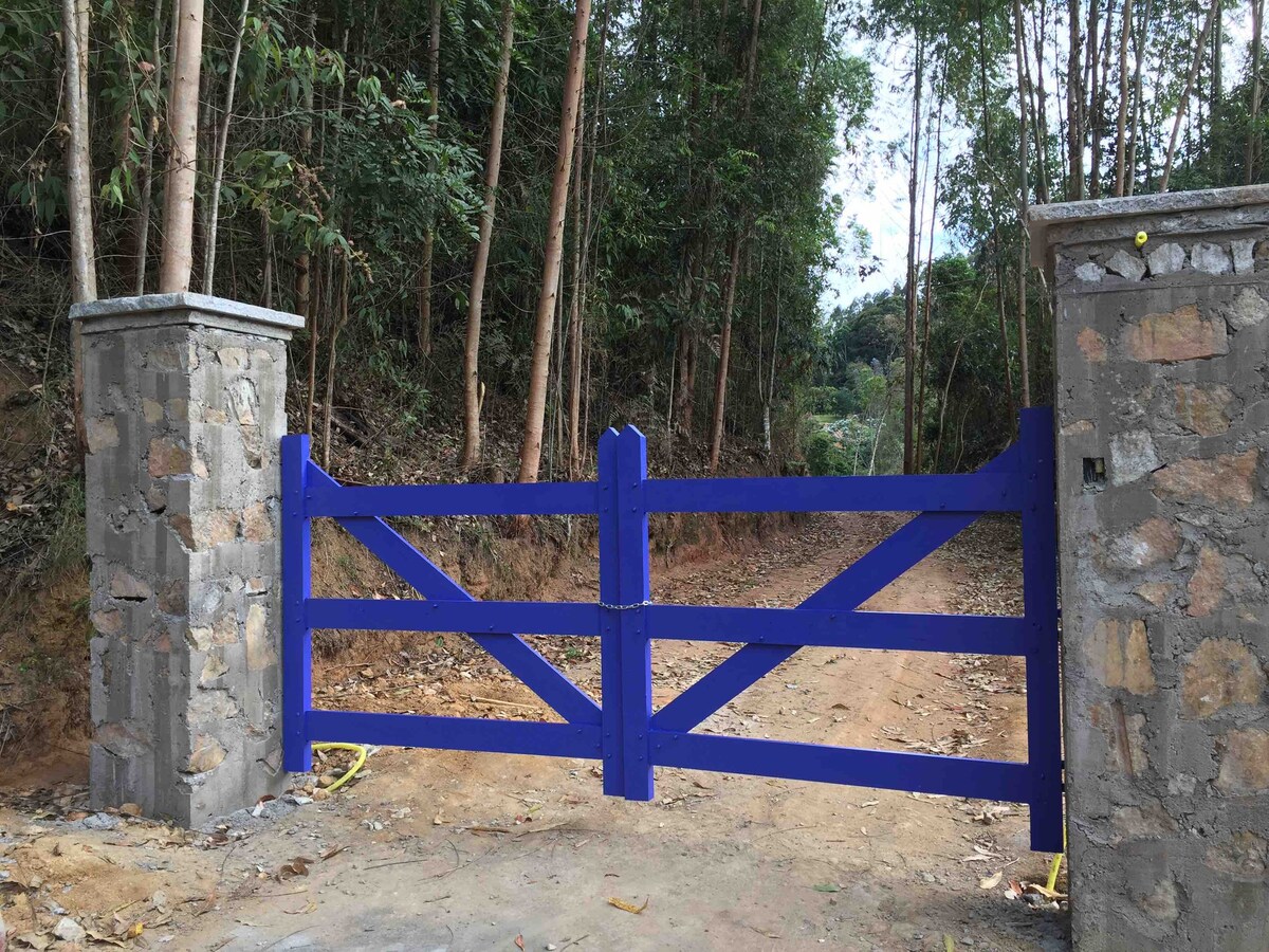 Sítio aconchegante na região de Pedra Azul - E.S.