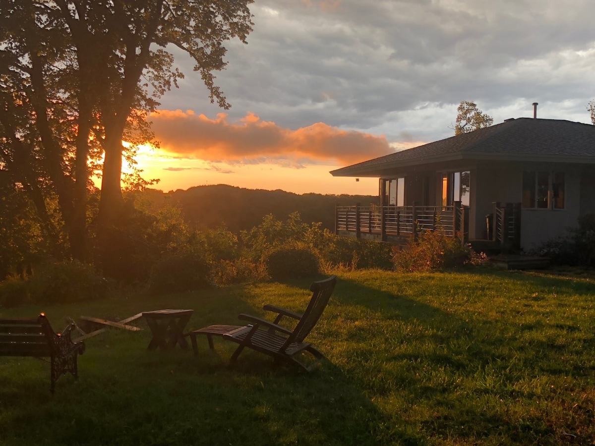 Lake Pepin Cottage on the Bluff