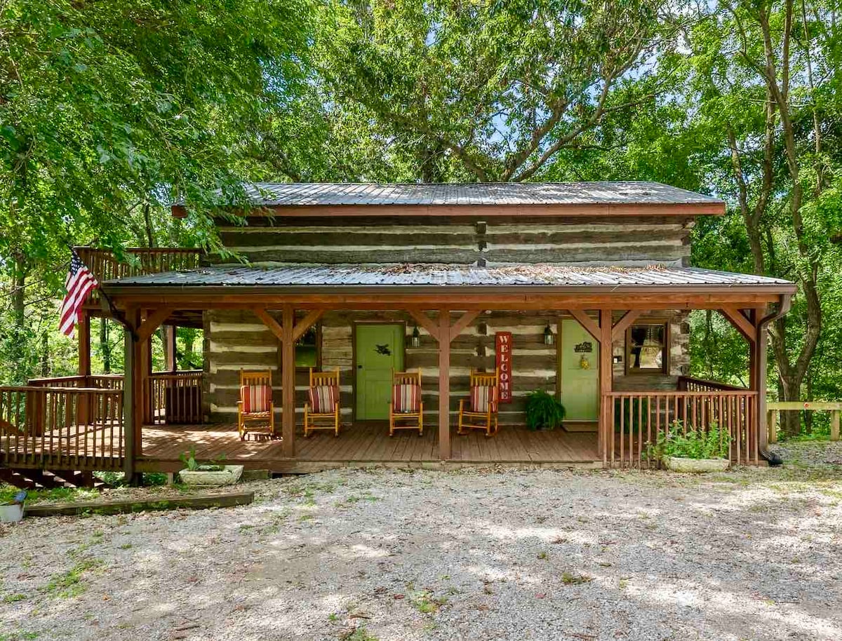 Mammoth Cave 1830s Historic Log Cabin