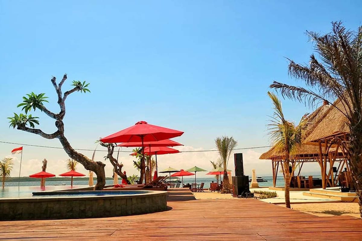 珀尼达（ Nusa Penida ） 4间客房早餐泳池海滩俱乐部海滩